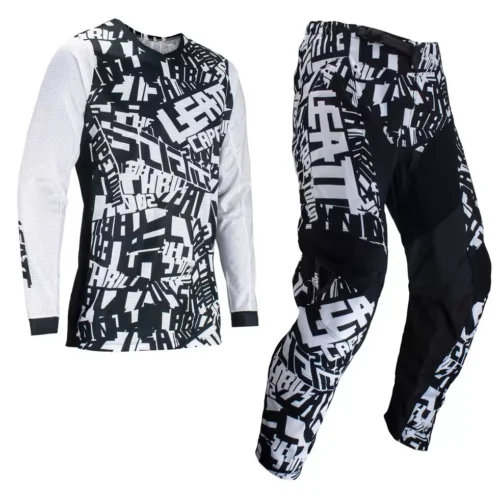 maglia e pantalone moto