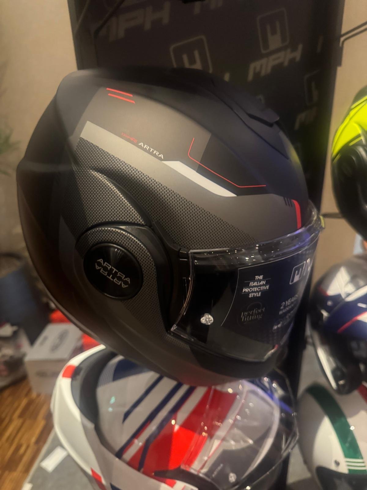 Casco Moto Modulare Reversibile MPH ARTRA Grafica Nero Titanio Rosso - immagine 4